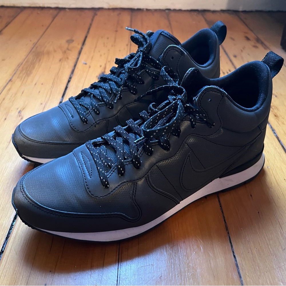 COPY - Nike Internationalist mid prm, size 10.5 US gently used.